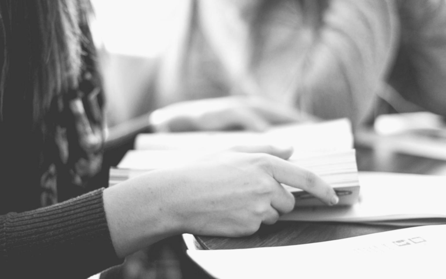 Sesión de formación financiera en grupo de trabajo